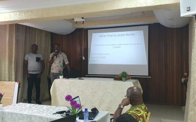 Dieu Merci Mpongo and Johnson Iyomi, BonDiv researchers, presenting the fieldwork at the Lomami site, in collaboration with FZS